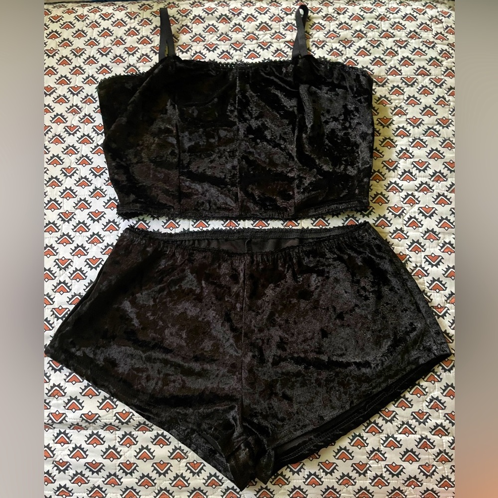Women’s Velvet Pajama Set